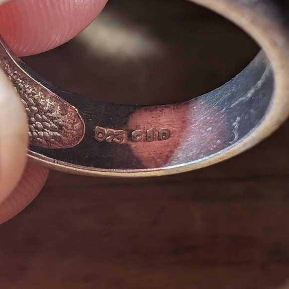 Vintage Blue Topaz Ring Channel Set in 925 Sterling Silver Size 6.75 - Picture 2 of 2